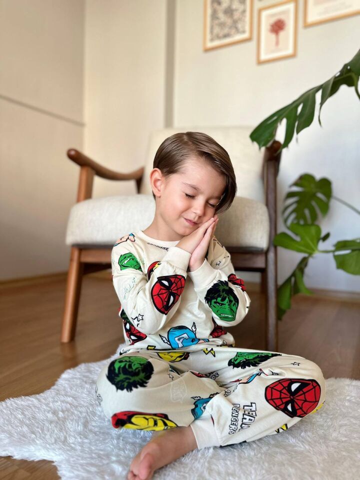 Super Kahraman Desenli Bisiklet Yaka Erkek Pijama Takımı